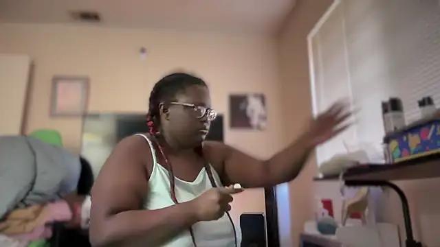 Yagurl  west online show from 18, 1, 2025