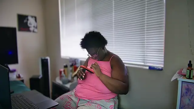 Yagurl  west online show from 30, 1, 2025