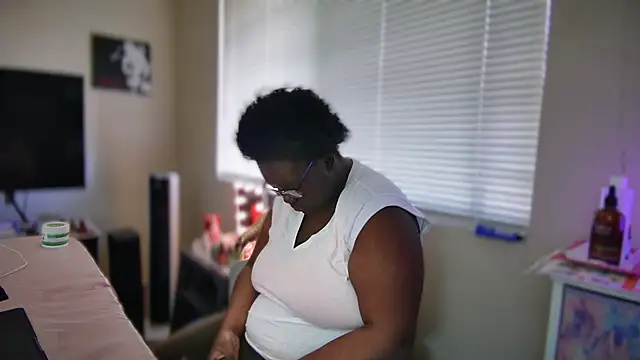 Yagurl  west online show from 8, 2, 2025