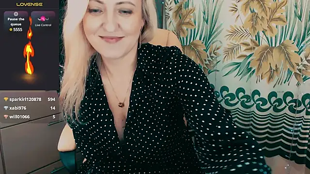 Snapshot of ElysonLang chatting on 12, 12, 2024 ElysonLang online show from 12, 12, 2024