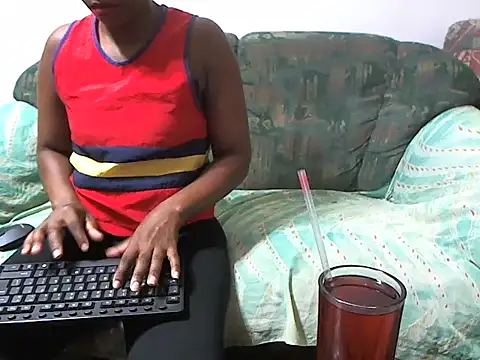 Snapshot of Tania2018 chatting on 22, 10, 2025 Tania2018 online show from 22, 10, 2025