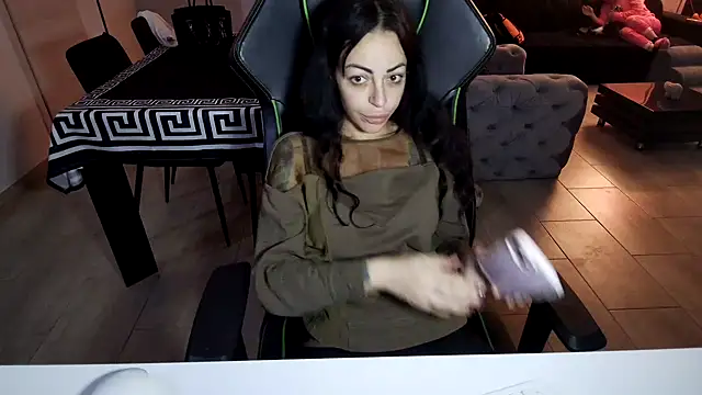 Chloe Ricci online show from 8, 11, 2025