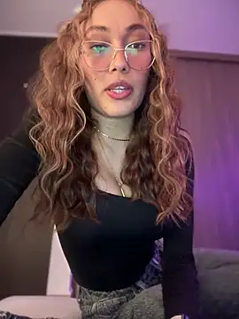 Snapshot of MichelleFerry_ chatting on 3, 3, 2025 MichelleFerry  online show from 3, 3, 2025