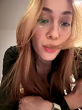 Snapshot of MichelleFerry_ chatting on 1, 10, 2025 MichelleFerry  online show from 1, 10, 2025