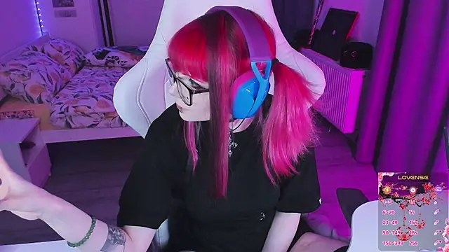 Yumi Youkai online show from 17, 12, 2025