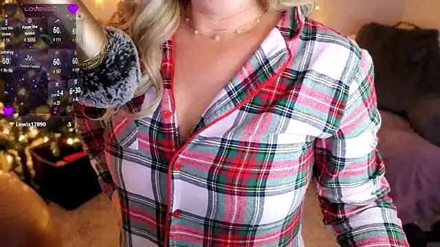 Snapshot of lovejulietxo chatting on 28, 12, 2024 lovejulietxo online show from 28, 12, 2024