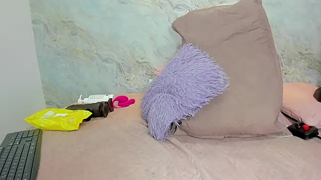 Snapshot of jones_maddy_ chatting on 24, 1, 2025 jones maddy online show from 24, 1, 2025