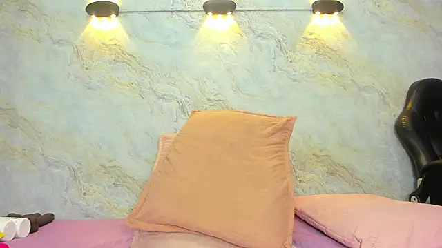 Snapshot of jones_maddy_ chatting on 4, 3, 2025 jones maddy online show from 4, 3, 2025