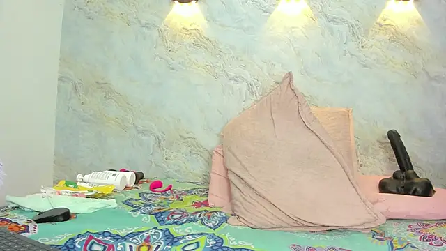 Snapshot of jones_maddy_ chatting on 14, 3, 2025 jones maddy online show from 14, 3, 2025