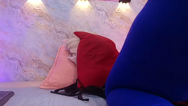 Snapshot of jones_maddy_ chatting on 1, 10, 2025 jones maddy online show from 1, 10, 2025