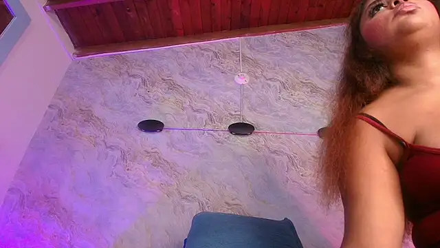 Snapshot of jones_maddy_ chatting on 5, 11, 2025 jones maddy online show from 5, 11, 2025