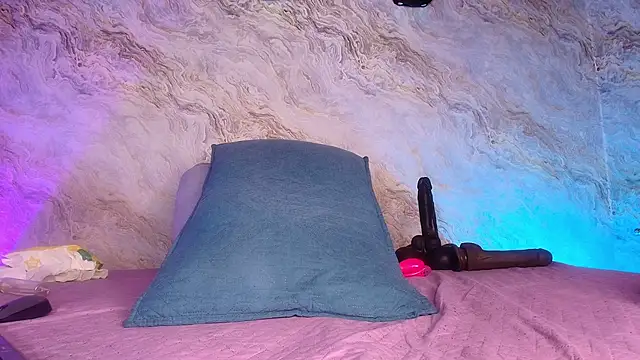 Snapshot of jones_maddy_ chatting on 15, 11, 2025 jones maddy online show from 15, 11, 2025