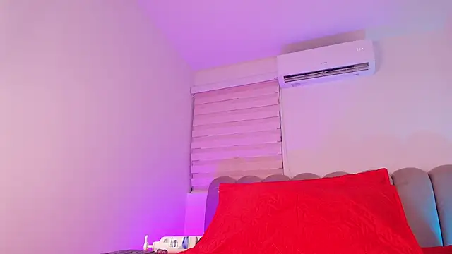 Snapshot of jones_maddy_ chatting on 22, 11, 2025 jones maddy online show from 22, 11, 2025