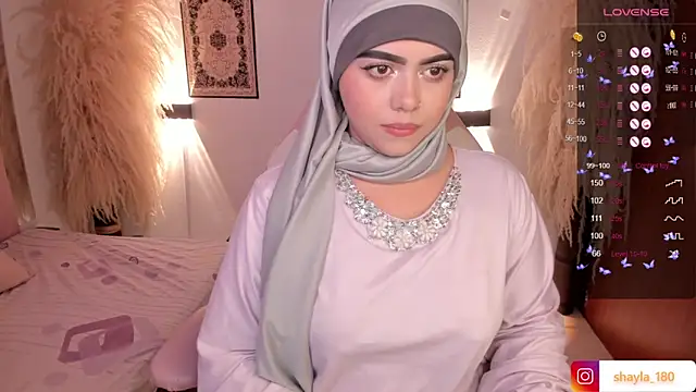 Snapshot of shayla_18 chatting on 4, 12, 2024 shayla 18 online show from 4, 12, 2024