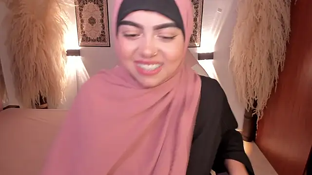 Snapshot of shayla_18 chatting on 17, 12, 2024 shayla 18 online show from 17, 12, 2024