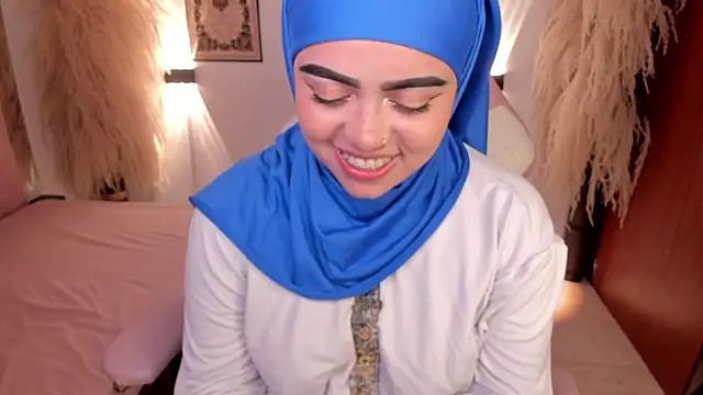 Snapshot of shayla_18 chatting on 23, 12, 2024 shayla 18 online show from 23, 12, 2024