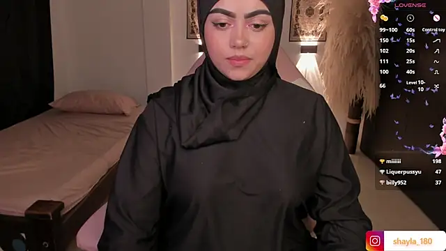 Snapshot of shayla_18 chatting on 8, 3, 2025 shayla 18 online show from 8, 3, 2025