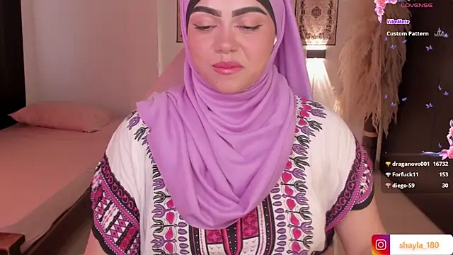 Snapshot of shayla_18 chatting on 19, 3, 2025 shayla 18 online show from 19, 3, 2025