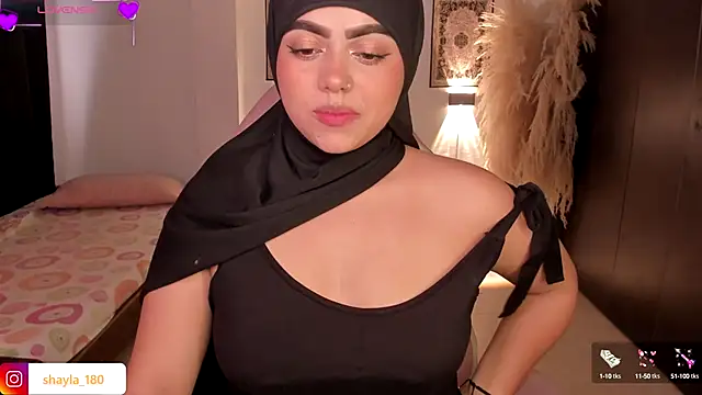 Snapshot of shayla_18 chatting on 10, 9, 2025 shayla 18 online show from 10, 9, 2025