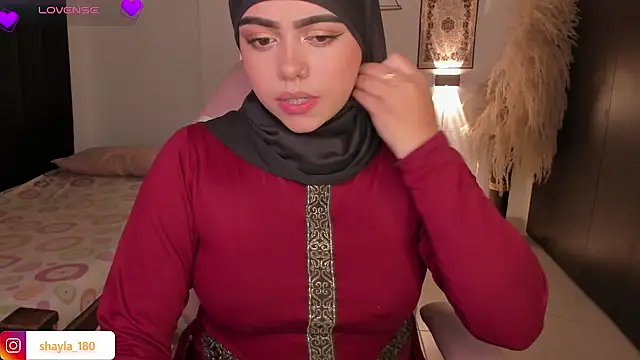 Snapshot of shayla_18 chatting on 10, 10, 2025 shayla 18 online show from 10, 10, 2025