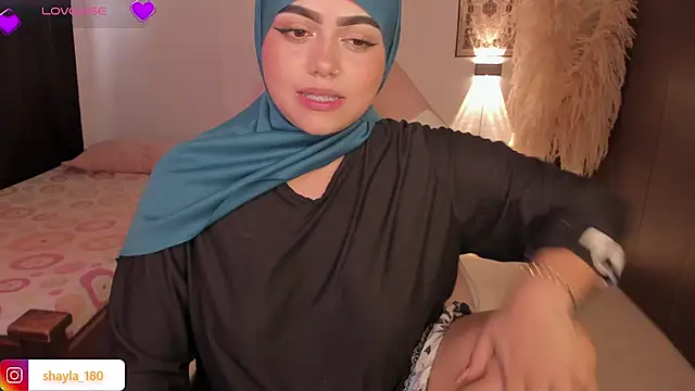 Snapshot of shayla_18 chatting on 16, 10, 2025 shayla 18 online show from 16, 10, 2025