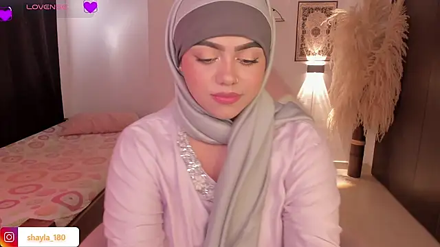 Snapshot of shayla_18 chatting on 17, 10, 2025 shayla 18 online show from 17, 10, 2025