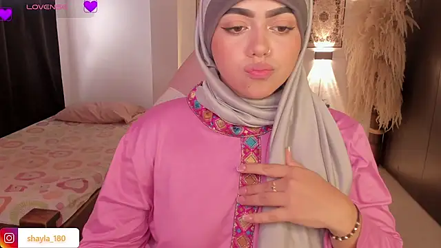 Snapshot of shayla_18 chatting on 29, 10, 2025 shayla 18 online show from 29, 10, 2025