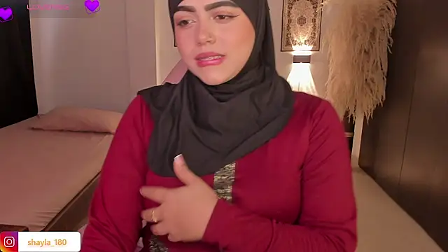 Snapshot of shayla_18 chatting on 11, 11, 2025 shayla 18 online show from 11, 11, 2025