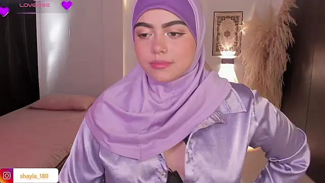 Snapshot of shayla_18 chatting on 21, 11, 2025 shayla 18 online show from 21, 11, 2025