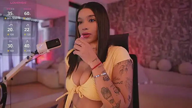 HannahW  online show from 10, 9, 2025