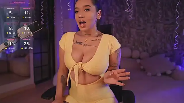 HannahW  online show from 12, 10, 2025