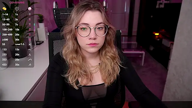 Snapshot of RemyCute chatting on 18, 10, 2025 RemyCute online show from 18, 10, 2025