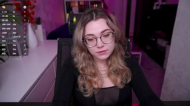 Snapshot of RemyCute chatting on 13, 11, 2025 RemyCute online show from 13, 11, 2025