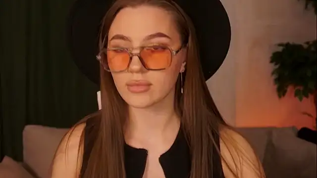 Snapshot of MaryHillty chatting on 6, 12, 2024 MaryHillty online show from 6, 12, 2024