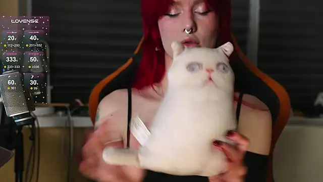 Snapshot of BlueCherryy chatting on 11, 11, 2025 BlueCherryy online show from 11, 11, 2025