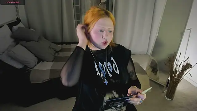 Snapshot of bitchofsun_ chatting on 16, 10, 2025 bitchofsun  online show from 16, 10, 2025