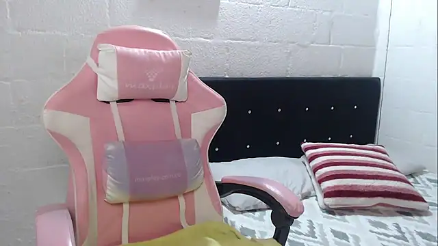 Snapshot of jade04_roberts chatting on 24, 2, 2026 jade04 roberts online show from 24, 2, 2026