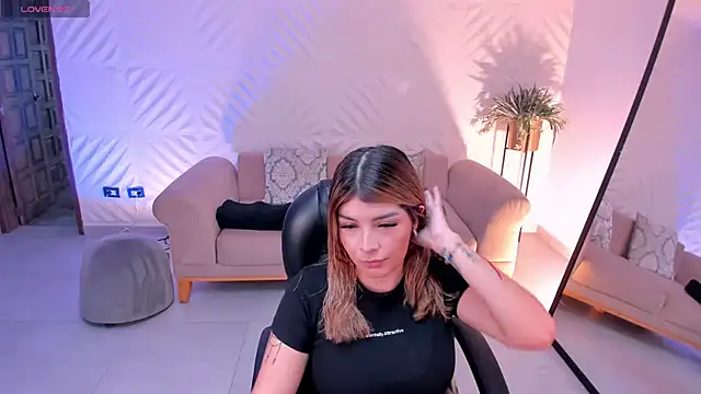 Snapshot of LisaMonroe_ chatting on 10, 3, 2025 LisaMonroe online show from 10, 3, 2025