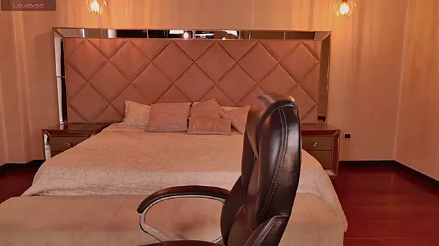 Snapshot of LisaMonroe_ chatting on 8, 9, 2025 LisaMonroe online show from 8, 9, 2025