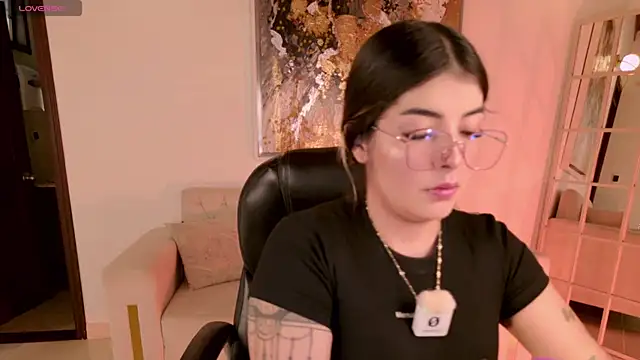 Snapshot of LisaMonroe_ chatting on 27, 10, 2025 LisaMonroe online show from 27, 10, 2025