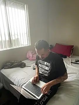 Snapshot of PeterGrandee chatting on 10, 10, 2025 PeterGrandee online show from 10, 10, 2025