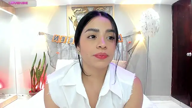 Paula Desousa online show from 28, 10, 2025