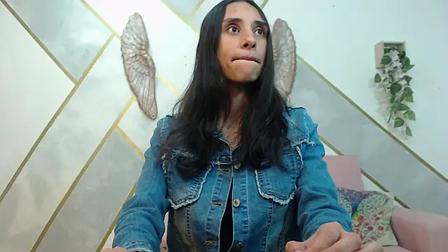 Snapshot of RoxanaCyrano_ chatting on 13, 10, 2025 RoxanaCyrano online show from 13, 10, 2025