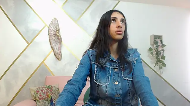 Snapshot of RoxanaCyrano_ chatting on 14, 11, 2025 RoxanaCyrano online show from 14, 11, 2025