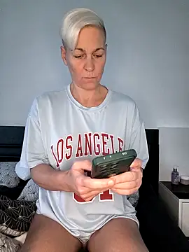 Snapshot of DarleenHot chatting on 27, 10, 2025 DarleenHot online show from 27, 10, 2025