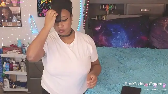 Snapshot of temptressbeauty24 chatting on 6, 2, 2026 temptressbeauty24 online show from 6, 2, 2026