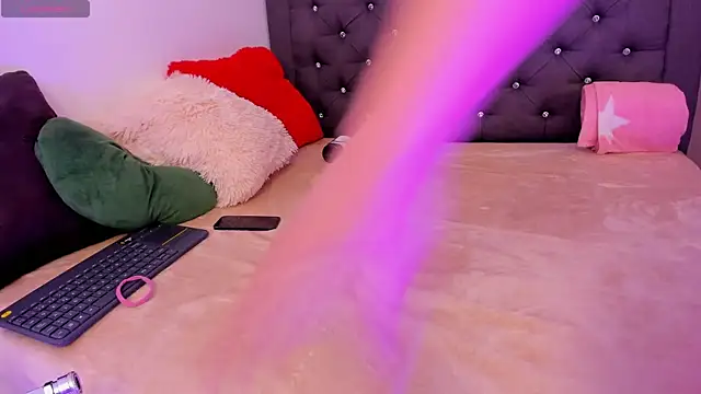 Snapshot of AlissonnFoxx chatting on 15, 12, 2025 AlissonnFoxx online show from 15, 12, 2025