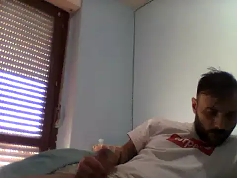 Snapshot of coppiasenzacensura chatting on 8, 1, 2025 coppiasenzacensura online show from 8, 1, 2025