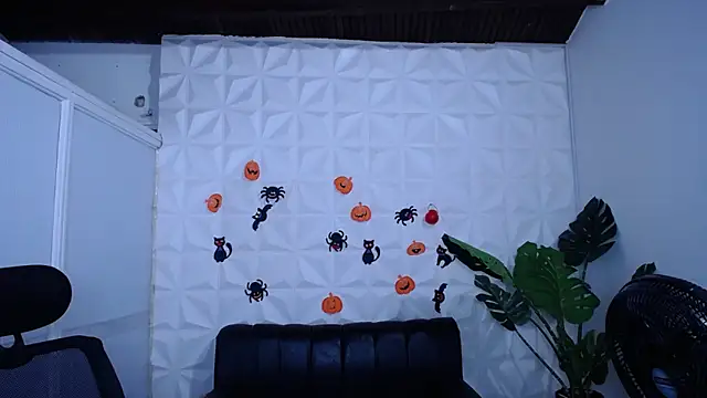 Snapshot of Valentinaa_mature chatting on 17, 10, 2025 Valentinaa mature online show from 17, 10, 2025