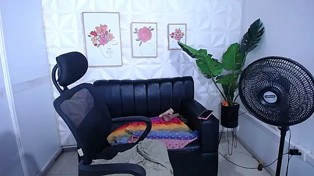 Snapshot of Valentinaa_mature chatting on 6, 11, 2025 Valentinaa mature online show from 6, 11, 2025